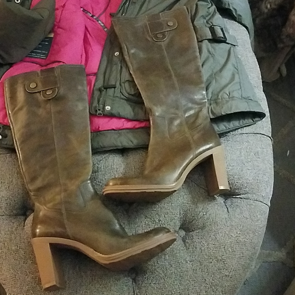 Gianni Bini Olive leather 9.5  knee high boots